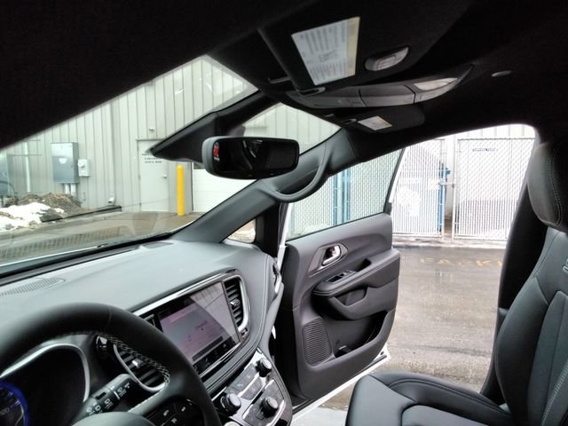 New 2026 Chrysler Pacifica Select AWD/4WD image 24
