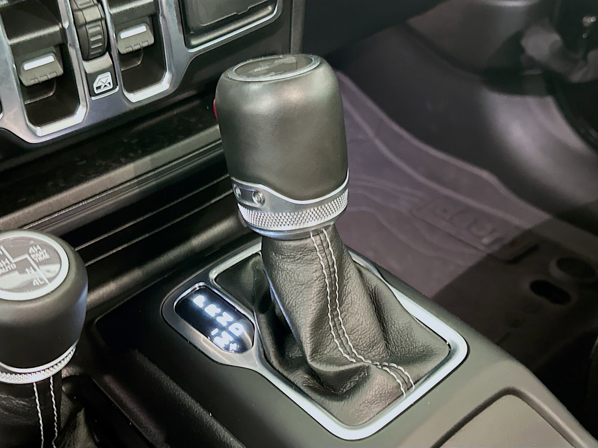 Used 2023 Jeep Wrangler Sahara w/ Cold Weather Group AWD/4WD image 24