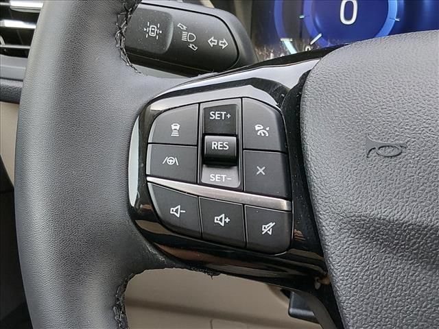 Used 2022 Ford Escape Titanium FWD image 24