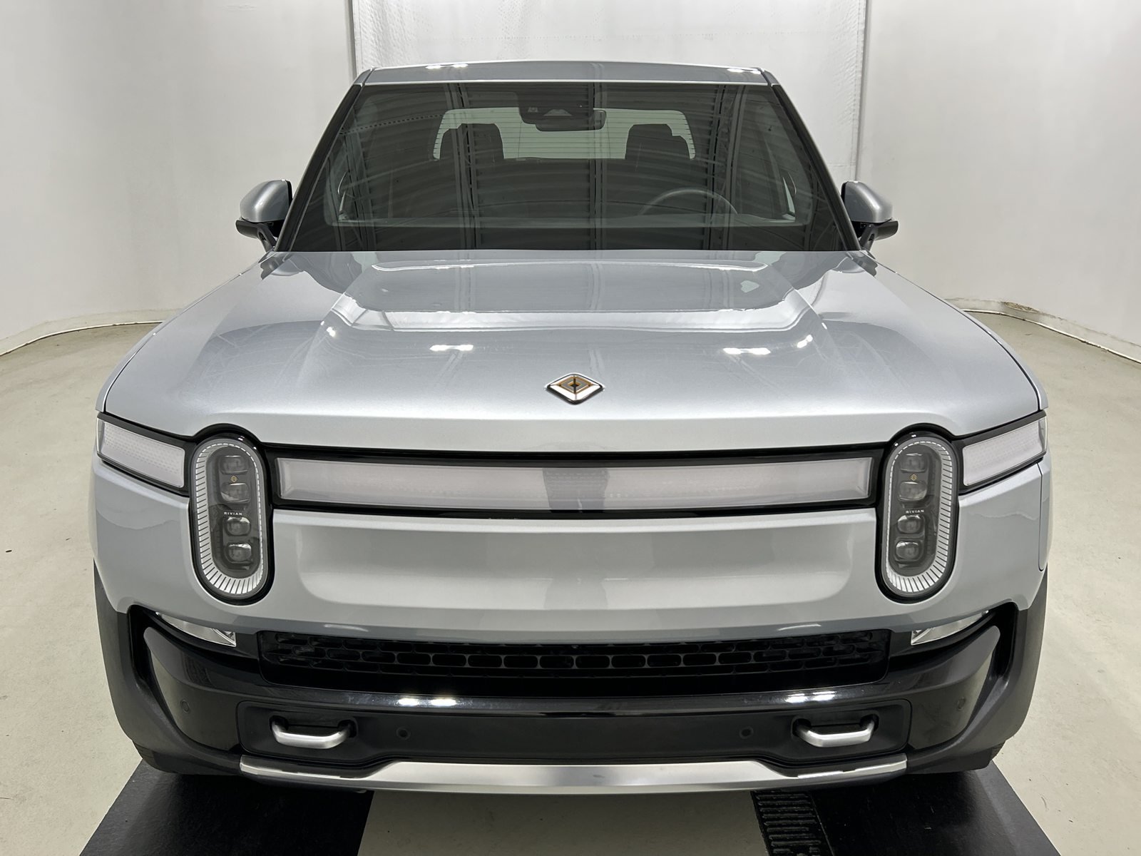 Used 2024 Rivian R1T Adventure Dual AWD/4WD image 8