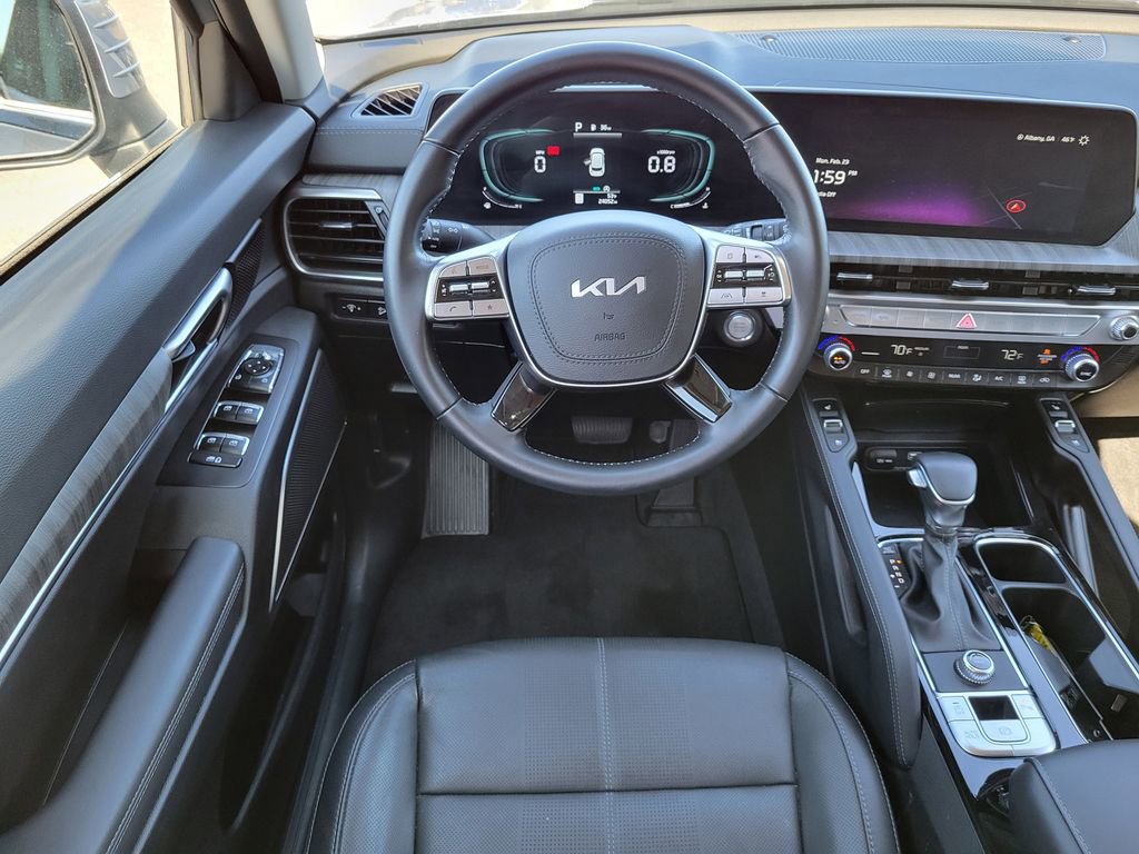 Used 2024 Kia Telluride EX w/ EX Captain's Chair Package image 19