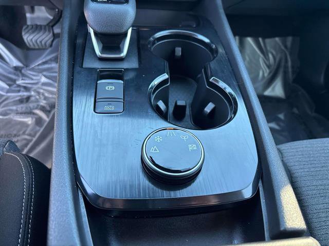 Used 2022 Nissan Rogue SV image 13