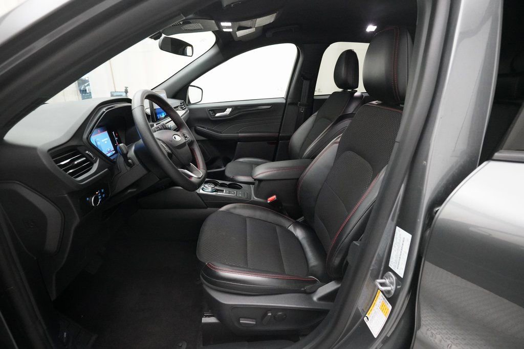 Used 2025 Ford Escape ST-Line image 7