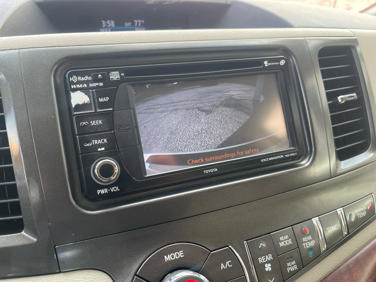 Used 2013 Toyota Sienna XLE w/ Entertainment Pkg FWD image 18