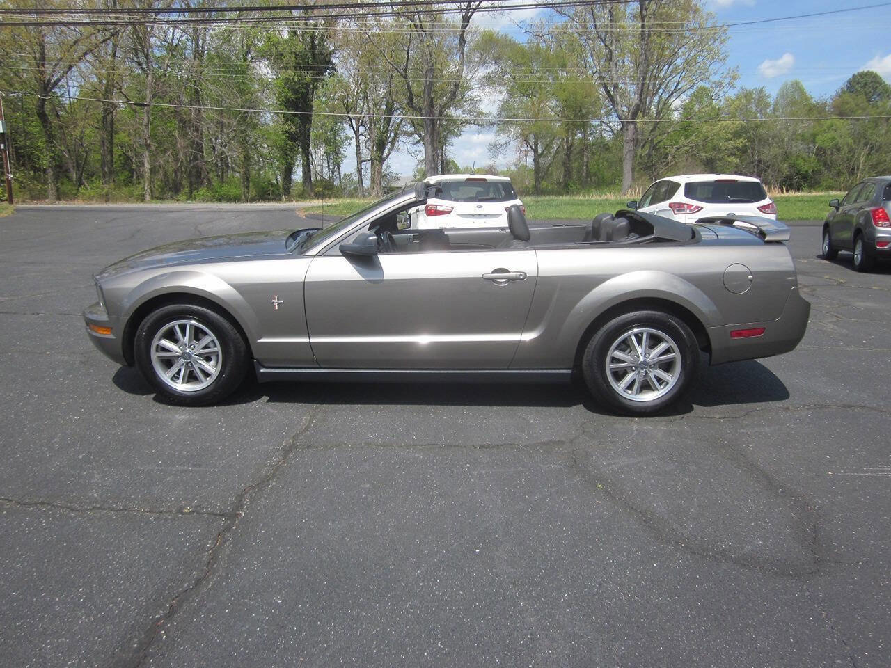 Used 2005 Ford Mustang Premium image 9