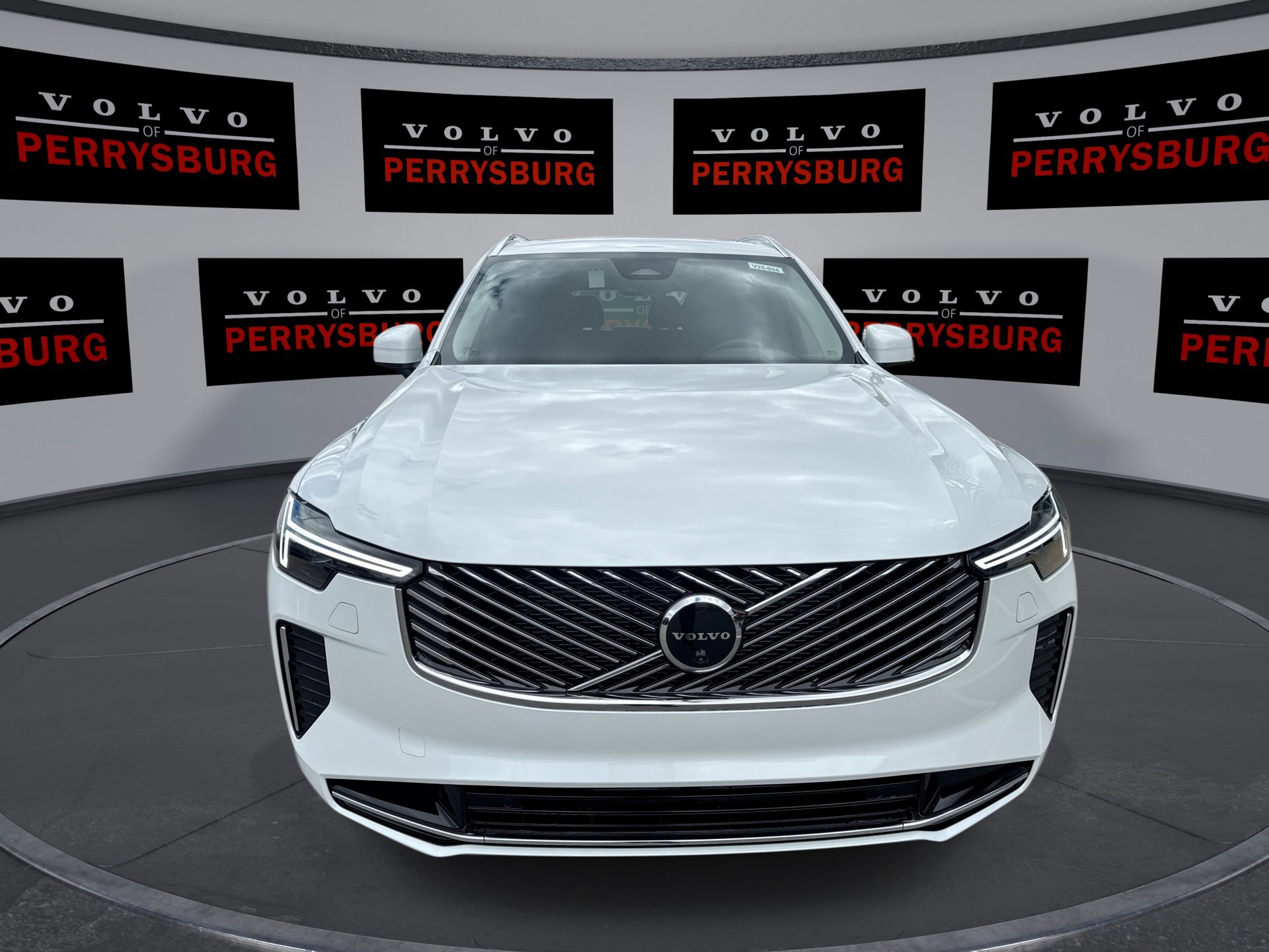 New 2025 Volvo XC90 T8 Plus w/ Protection Package Premier image 3