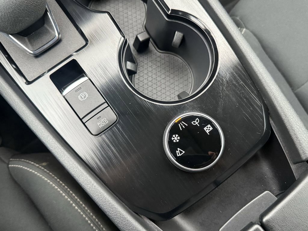 Used 2023 Nissan Rogue S image 18