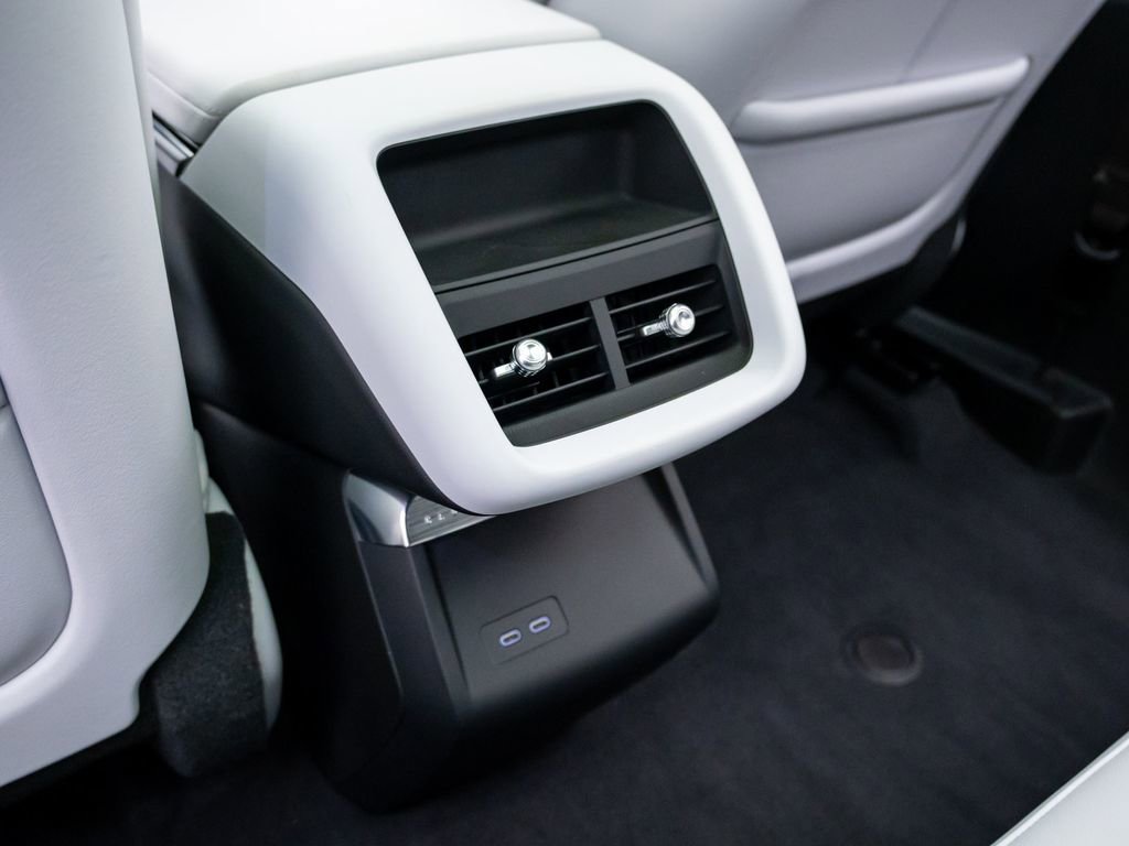 Used 2024 Cadillac Lyriq Luxury AWD/4WD image 20