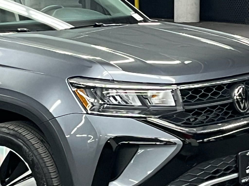 Used 2024 Volkswagen Taos SE image 41