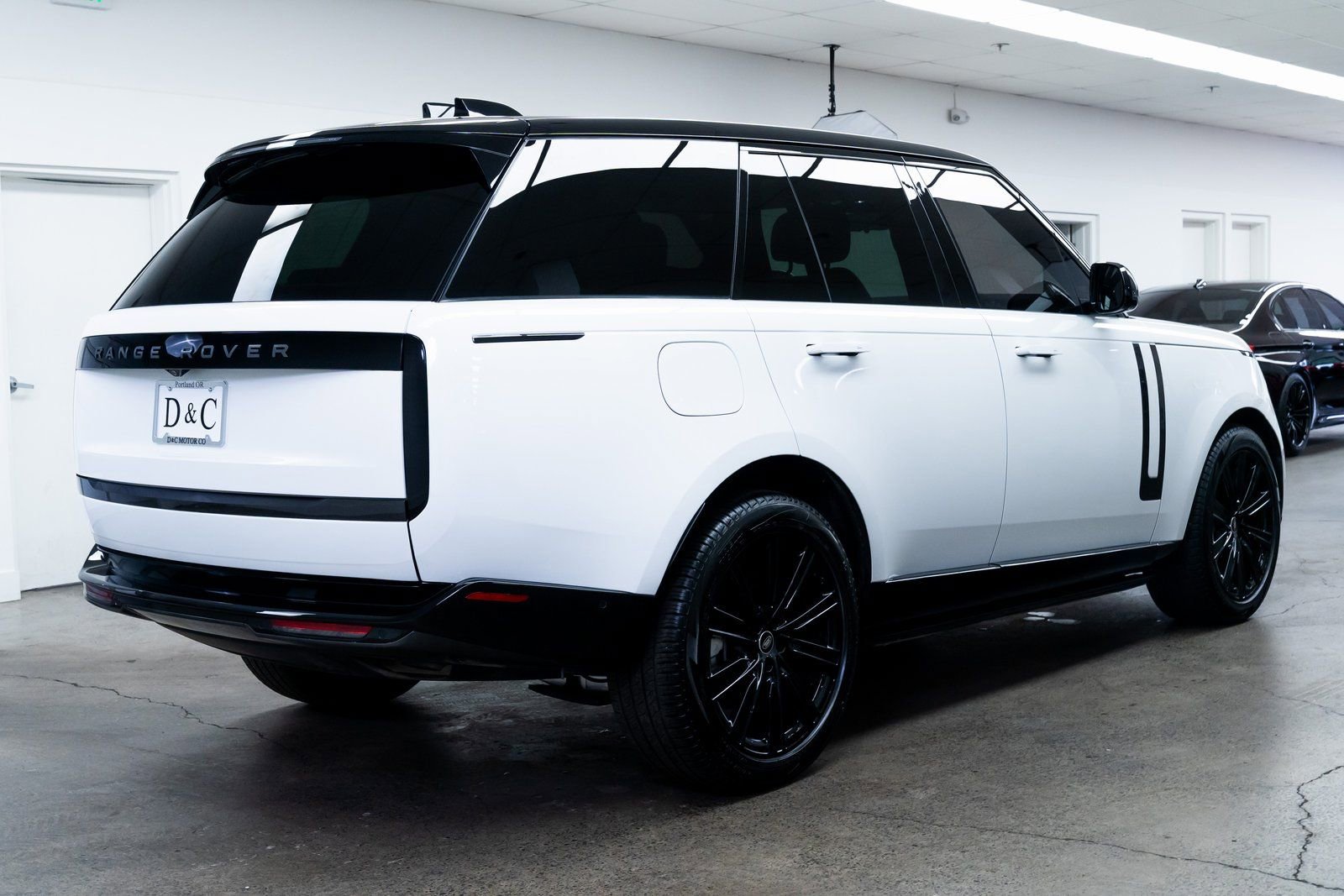Used 2025 Land Rover Range Rover SE image 6