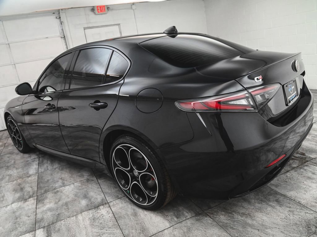 Used 2024 Alfa Romeo Giulia Veloce image 4