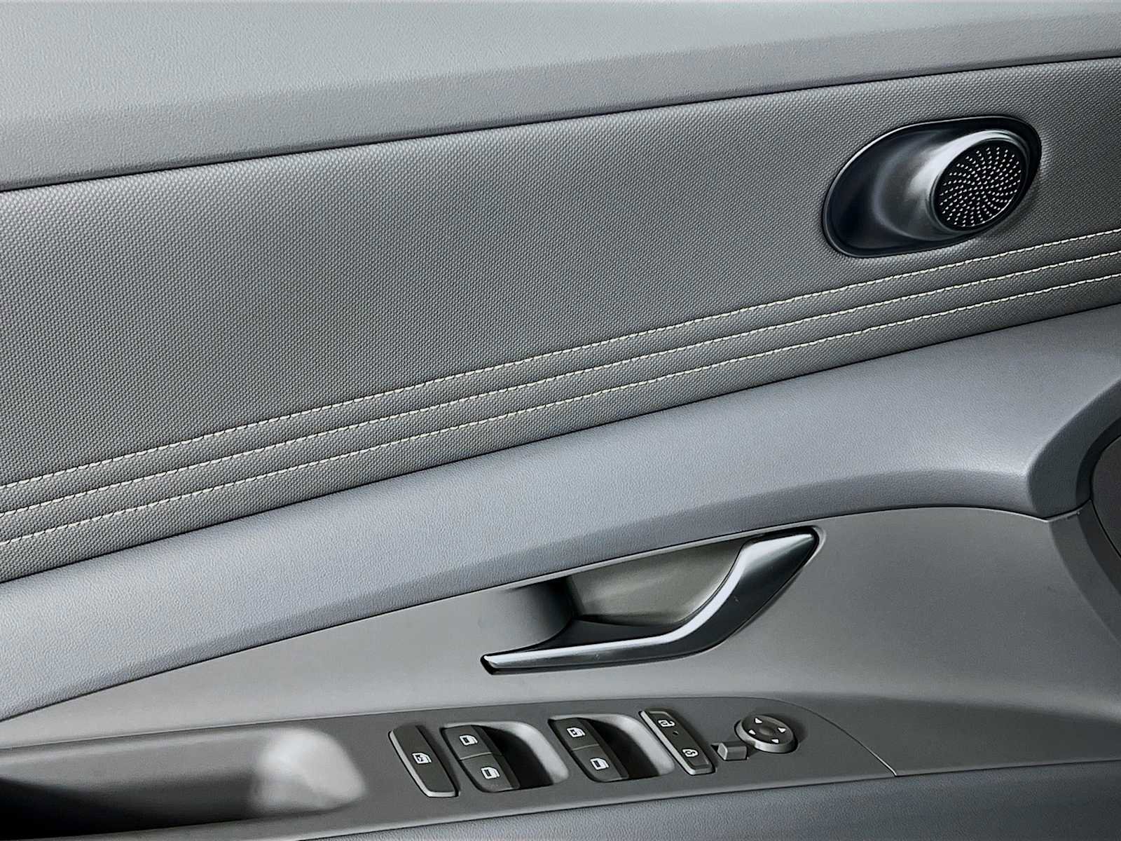 Certified 2025 Hyundai Elantra Sport image 15