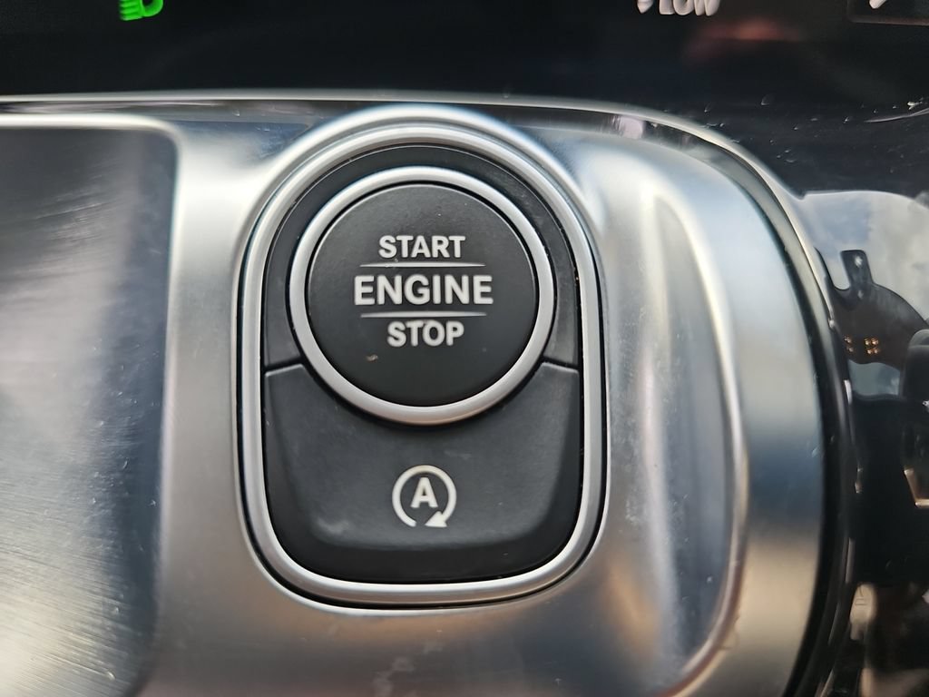 Used 2023 Mercedes-Benz GLB 250 4MATIC w/ Premium Package image 18
