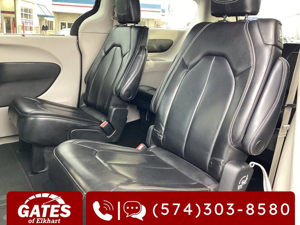 Used 2023 Chrysler Pacifica Touring-L FWD image 13