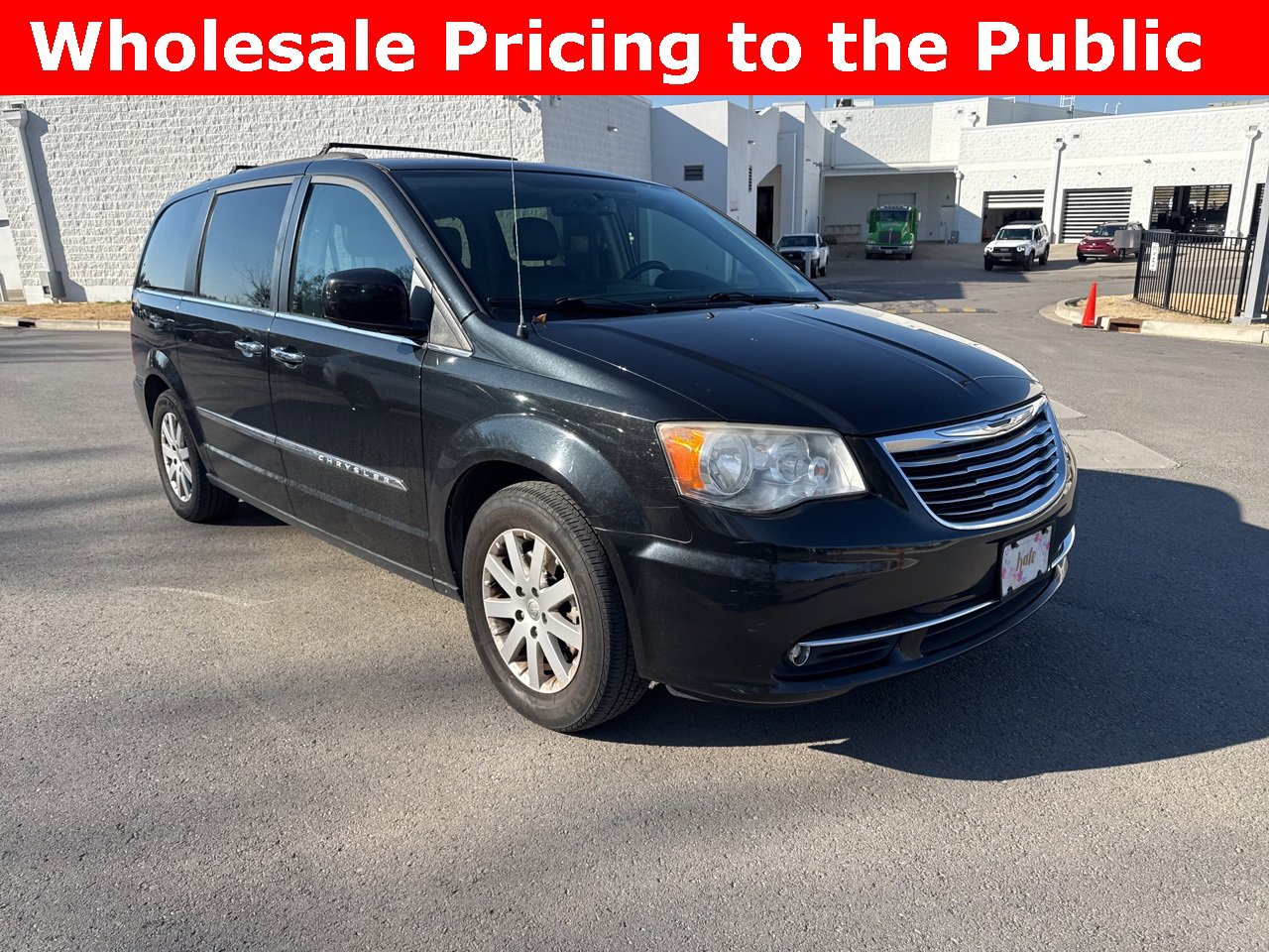 Used 2014 Chrysler Town & Country Touring w/ Driver Convenience Group video 2