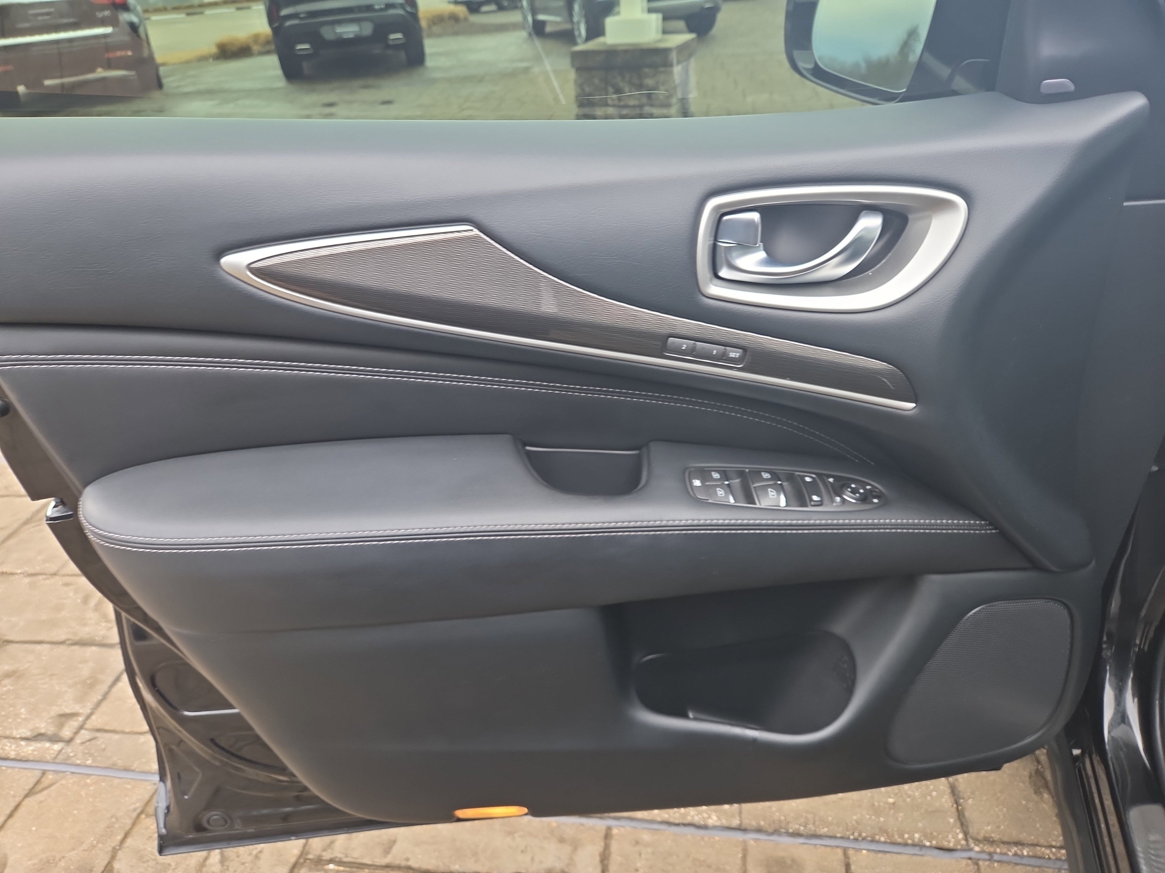 Used 2020 INFINITI QX60 Luxe w/ Essential Package image 5