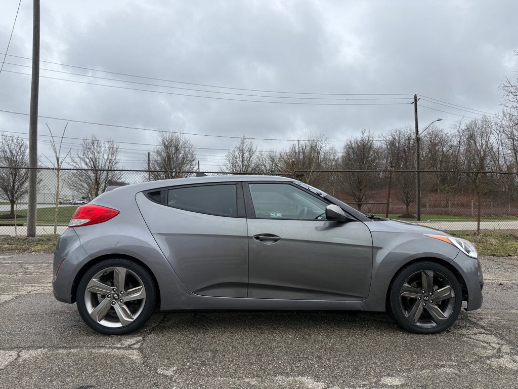 Used 2016 Hyundai Veloster FWD image 6