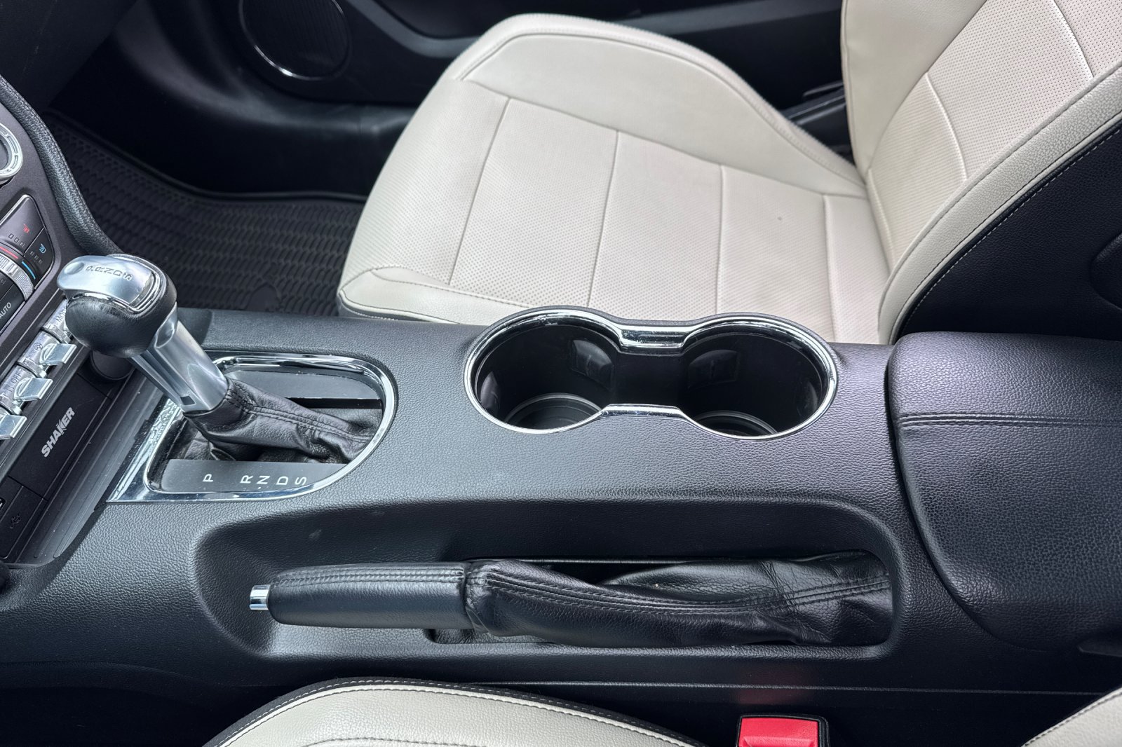 Used 2015 Ford Mustang Premium RWD image 31