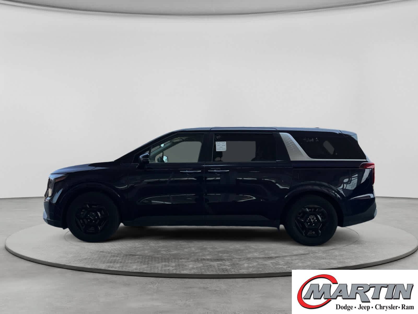 Used 2025 Kia Carnival FWD image 8