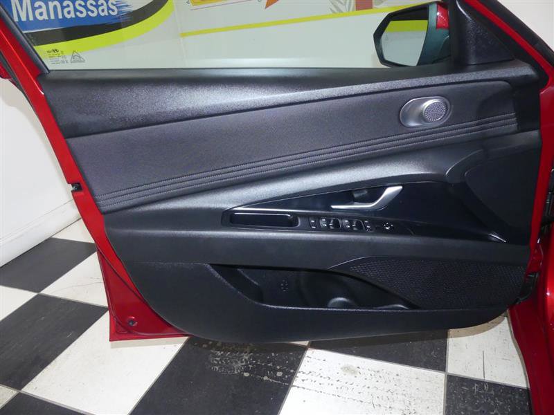 Used 2025 Hyundai Elantra SEL image 23