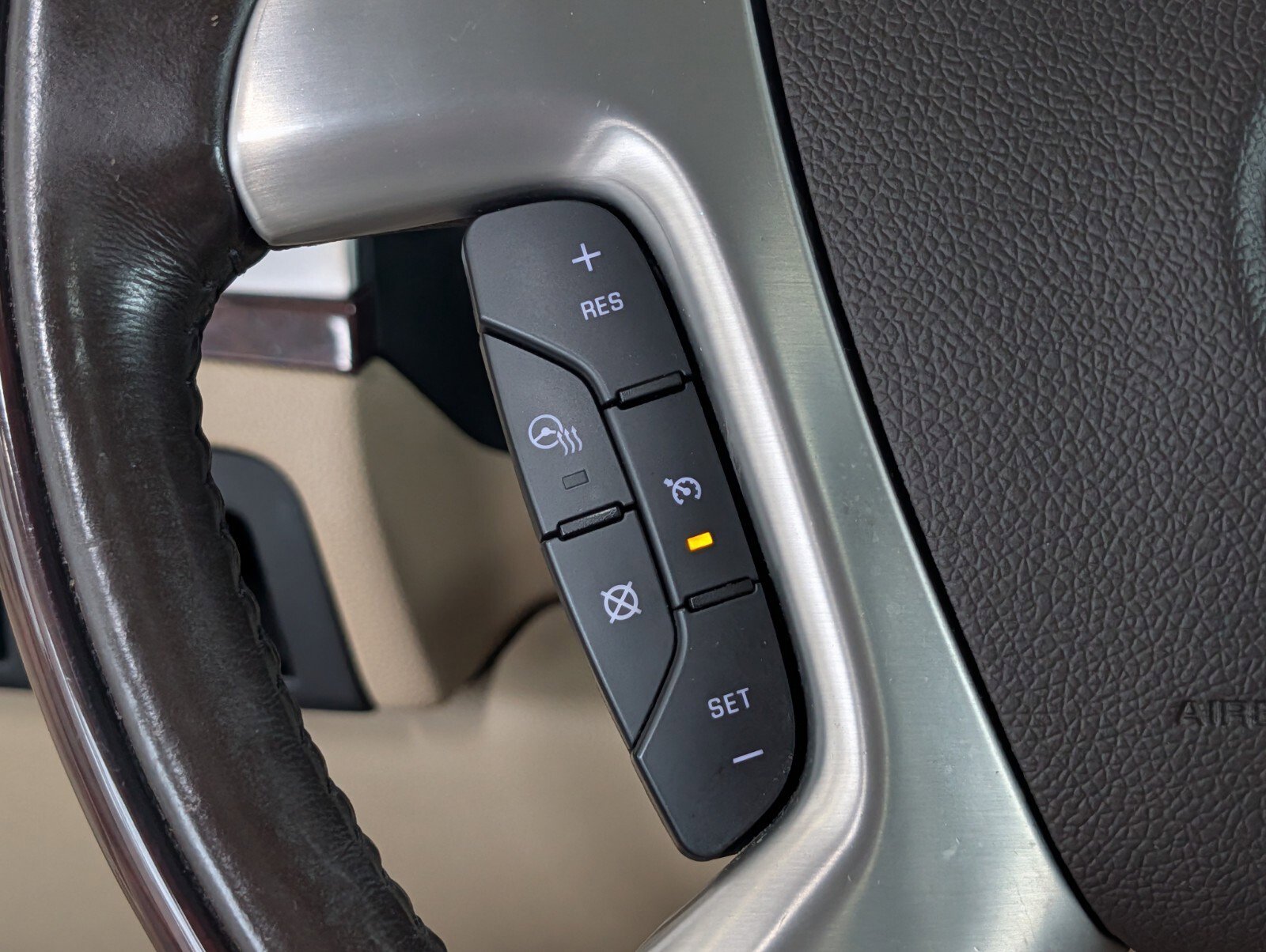 Used 2013 Cadillac Escalade Luxury AWD/4WD image 19