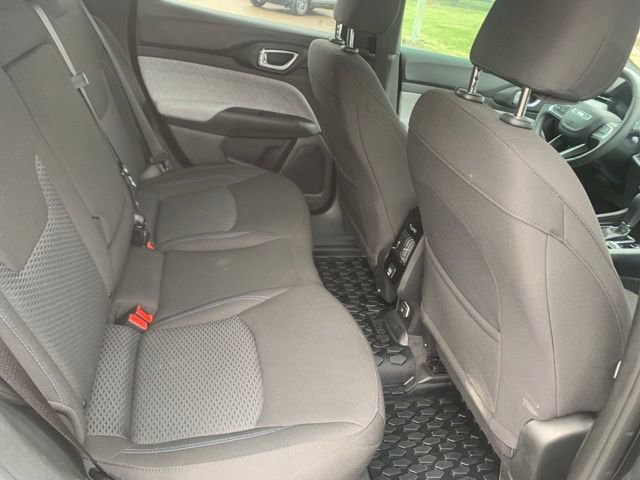 Used 2025 Jeep Compass Sport image 28