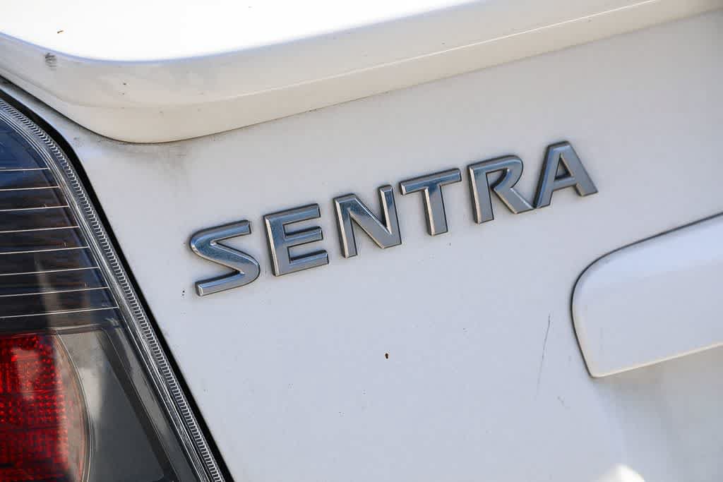 Used 2012 Nissan Sentra 2.0 SR w/ Special Edition Pkg FWD image 11