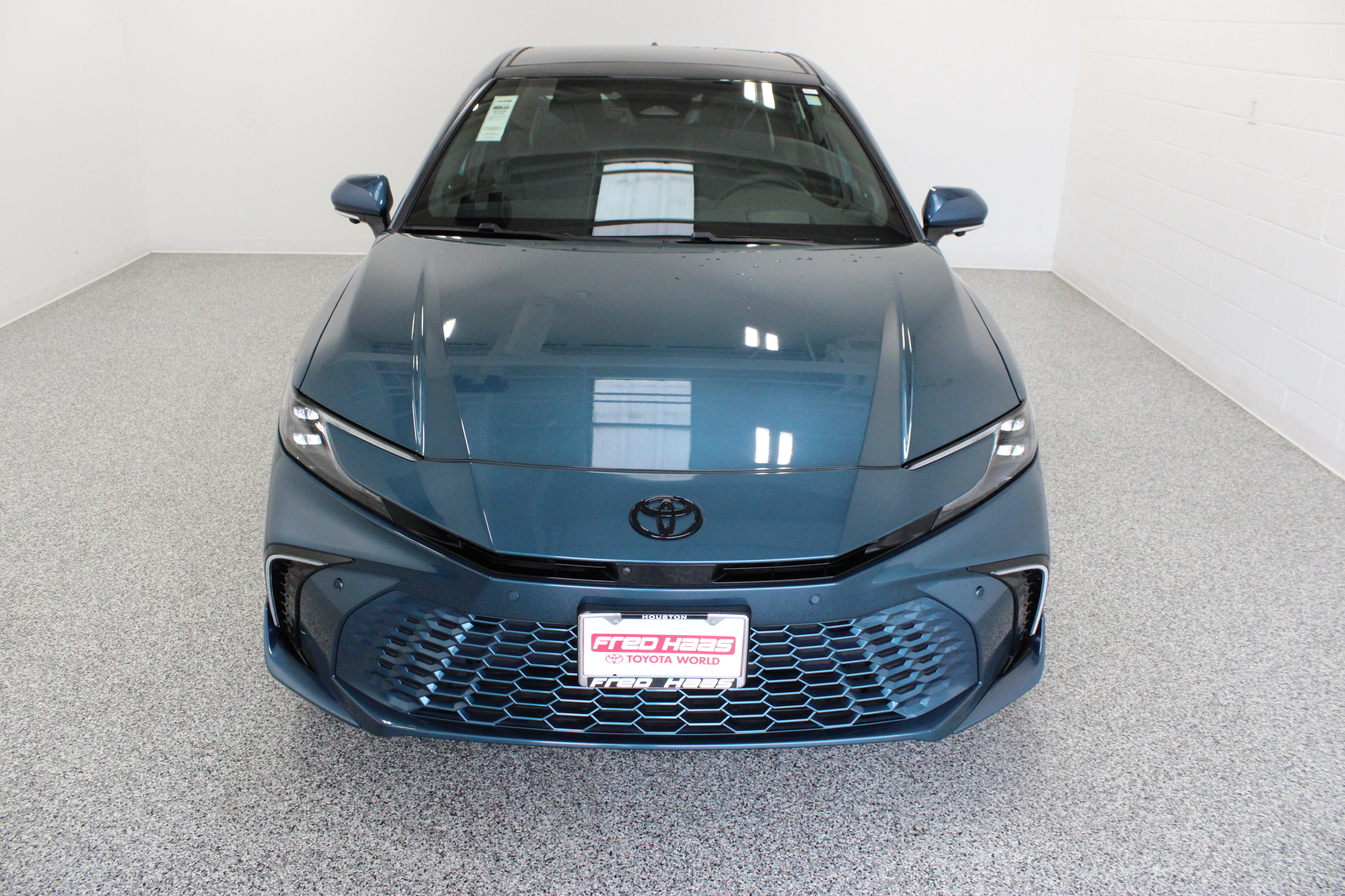 Used 2025 Toyota Camry XSE w/ Premium Plus Package FWD image 3