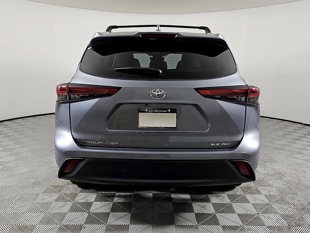 Used 2023 Toyota Highlander XLE AWD/4WD image 5