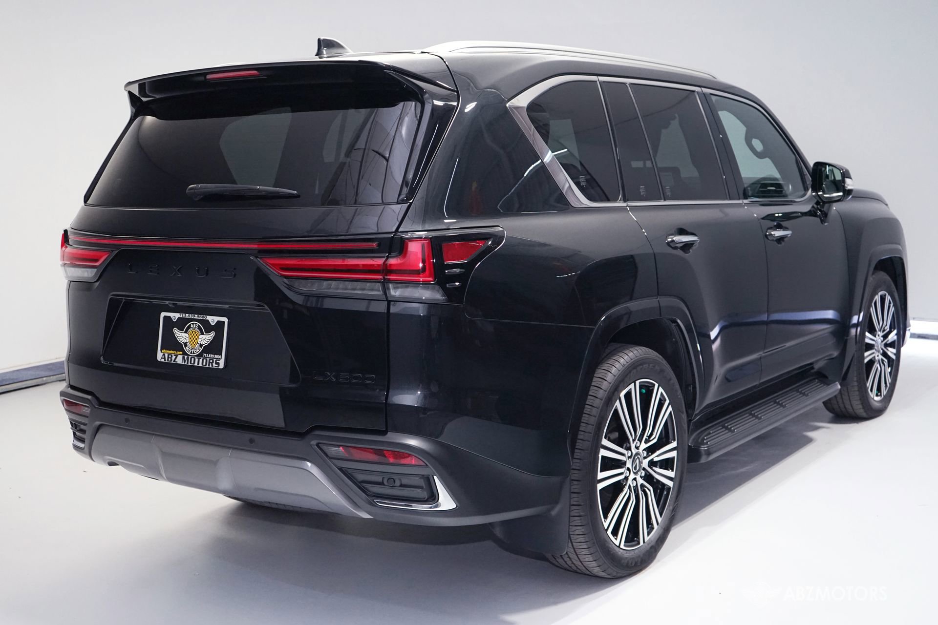 Used 2025 Lexus LX 600 4WD w/ Accessory Package (2T) image 6