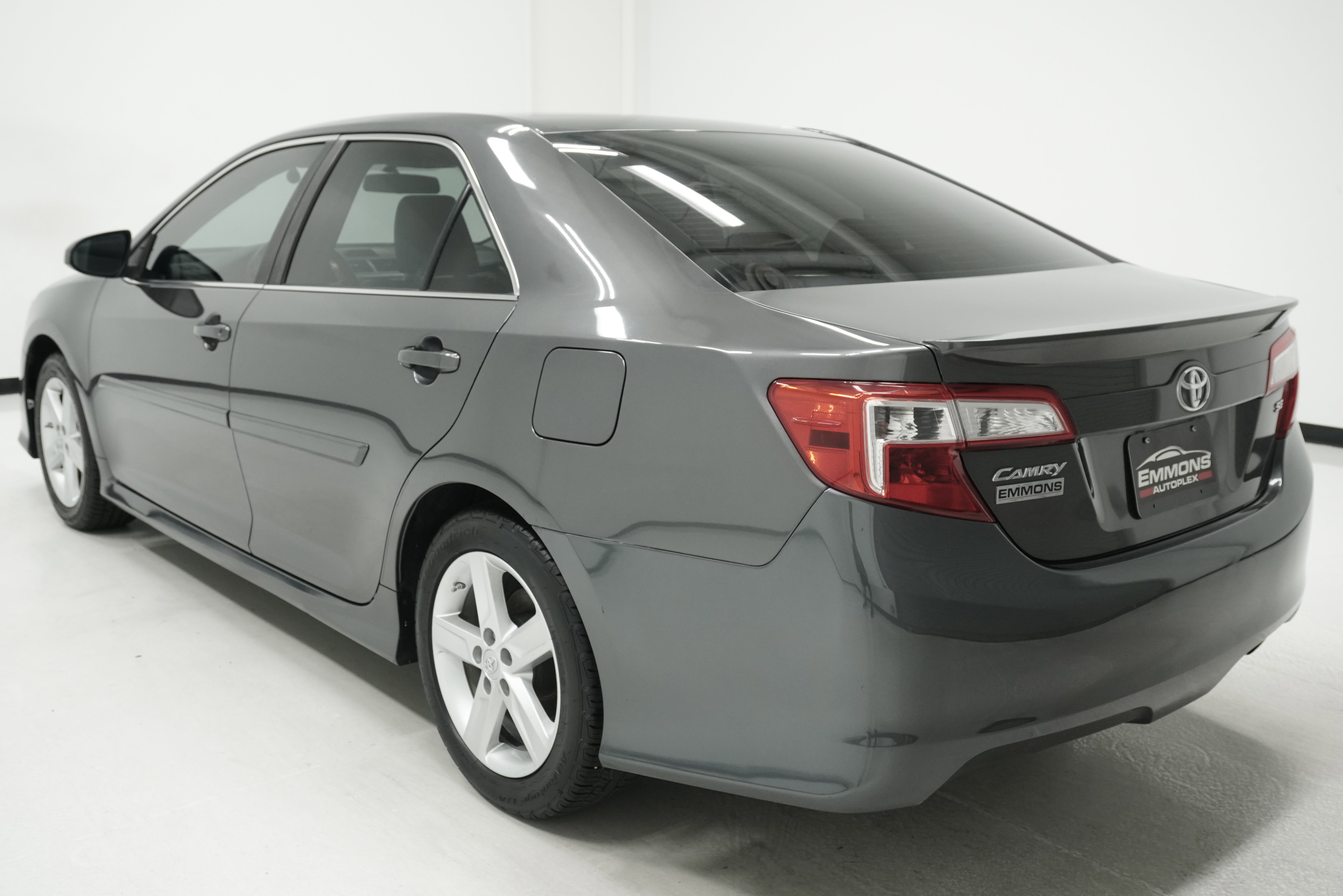 Used 2013 Toyota Camry SE FWD image 6