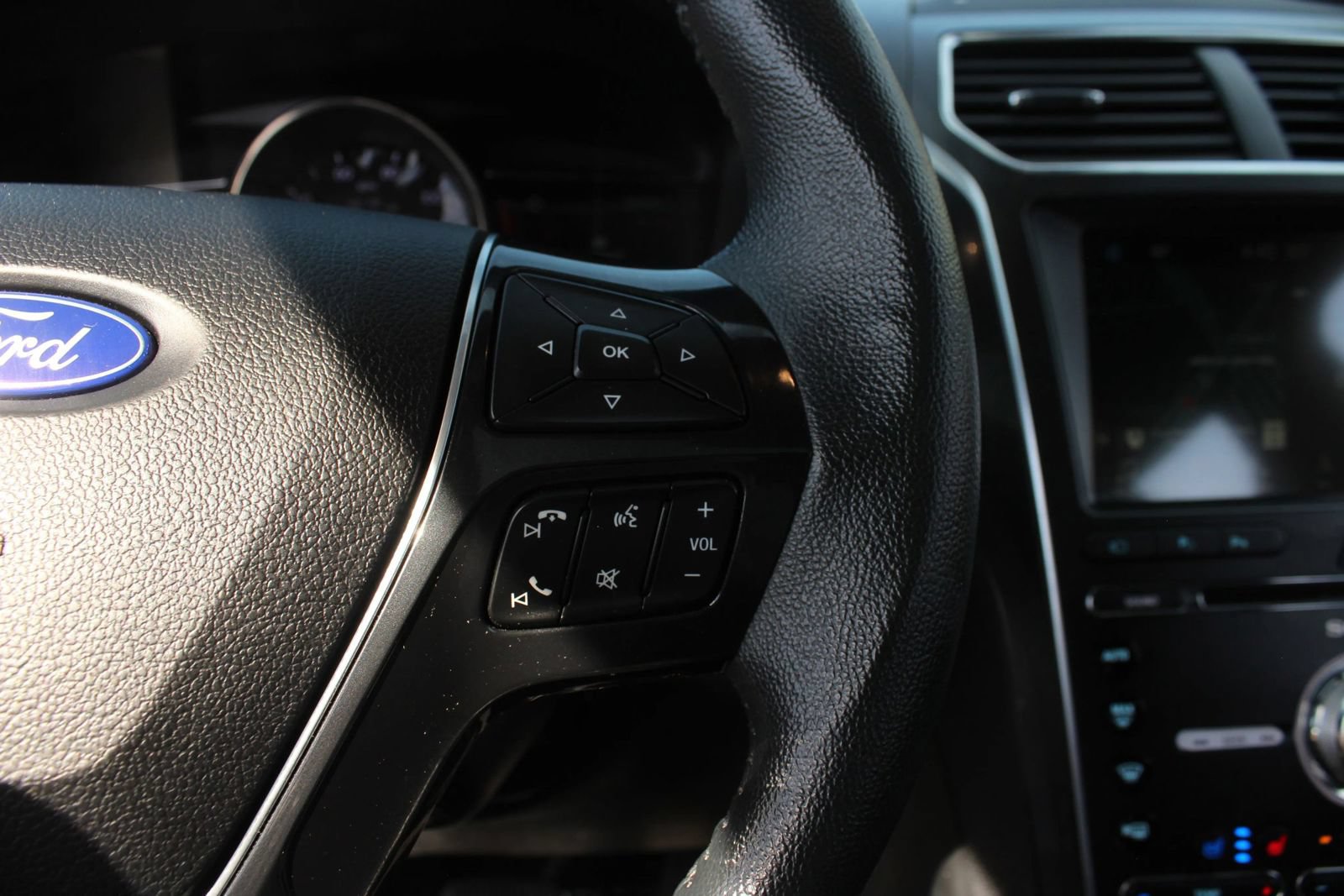 Used 2018 Ford Explorer Limited w/ Equipment Group 301A AWD/4WD image 24