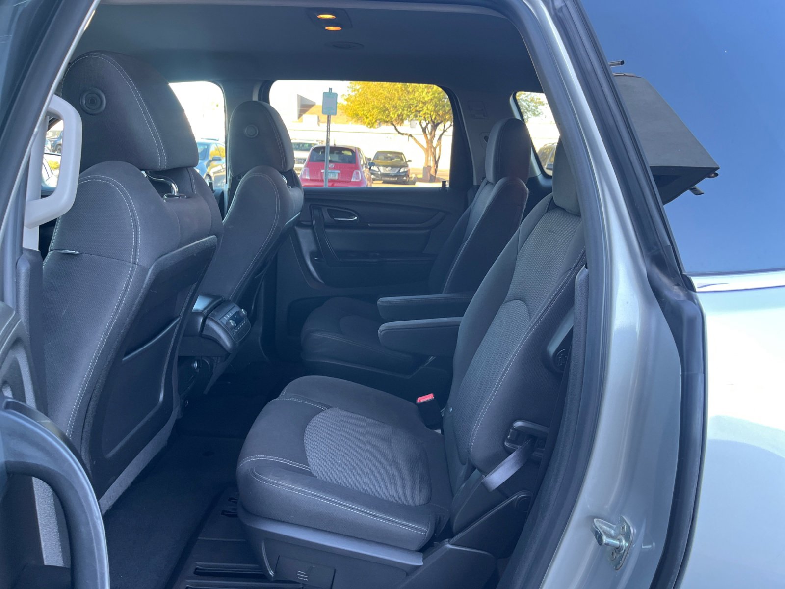 Used 2017 Chevrolet Traverse LT image 16