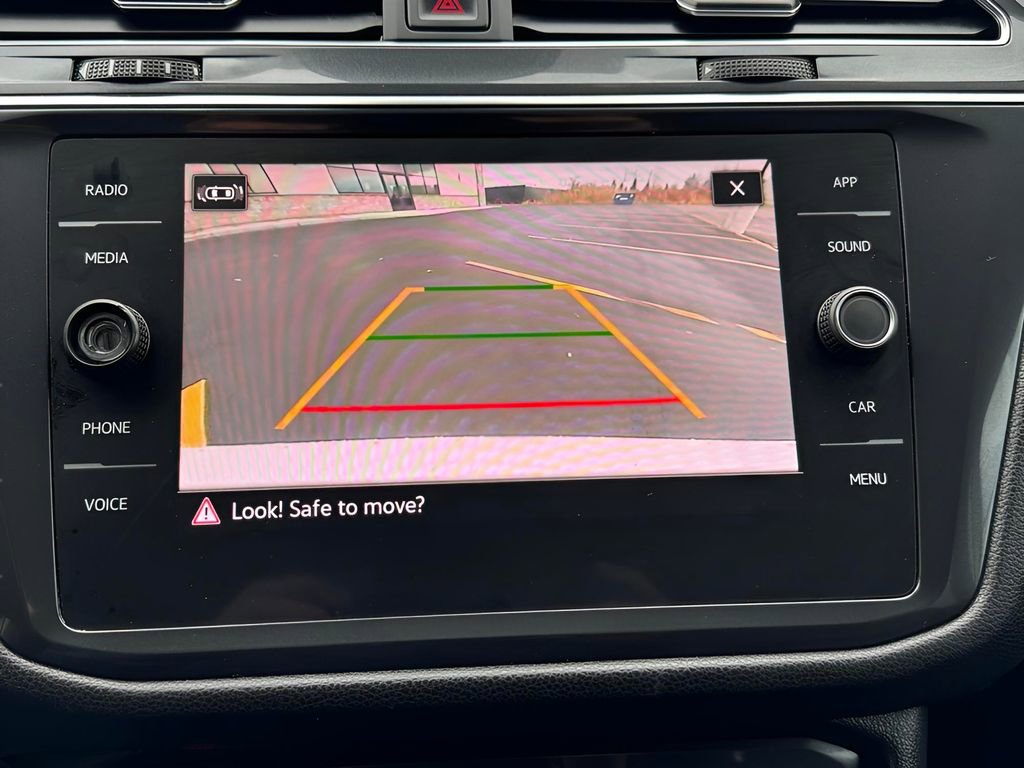 Used 2022 Volkswagen Tiguan SE image 17