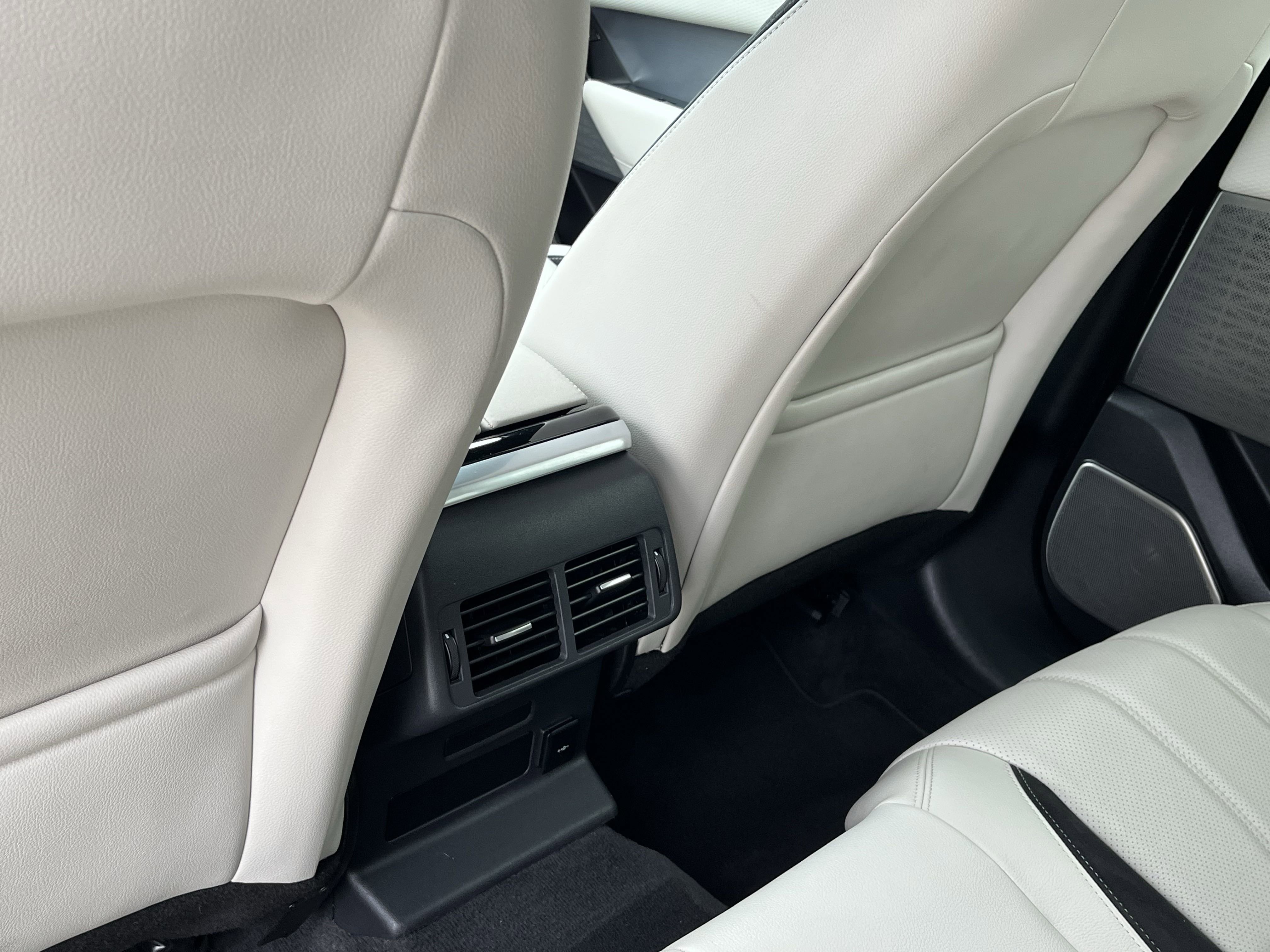 Certified 2023 Land Rover Range Rover Velar R-Dynamic S image 33