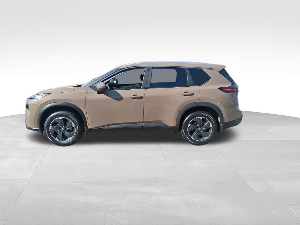 Used 2024 Nissan Rogue SV w/ SV Premium Package image 2