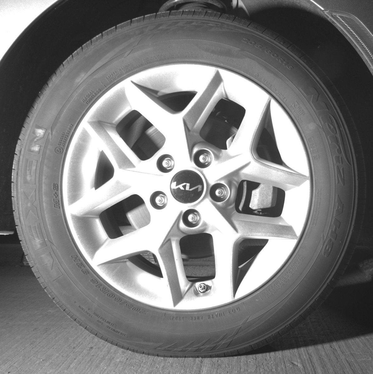 Used 2025 Kia Soul LX w/ LX Technology Package FWD image 13