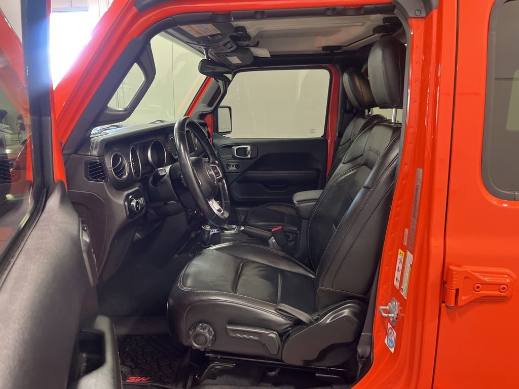 Used 2019 Jeep Wrangler Unlimited Sahara w/ Dual Top Group AWD/4WD image 28
