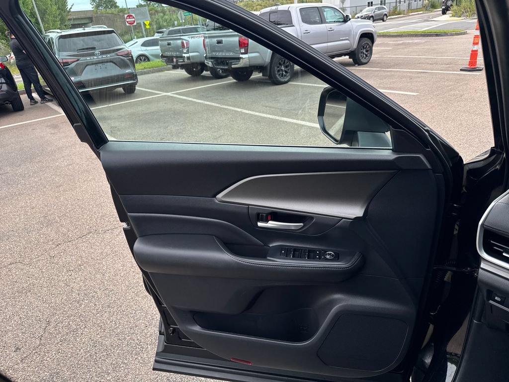 Used 2026 Toyota Grand Highlander AWD image 36