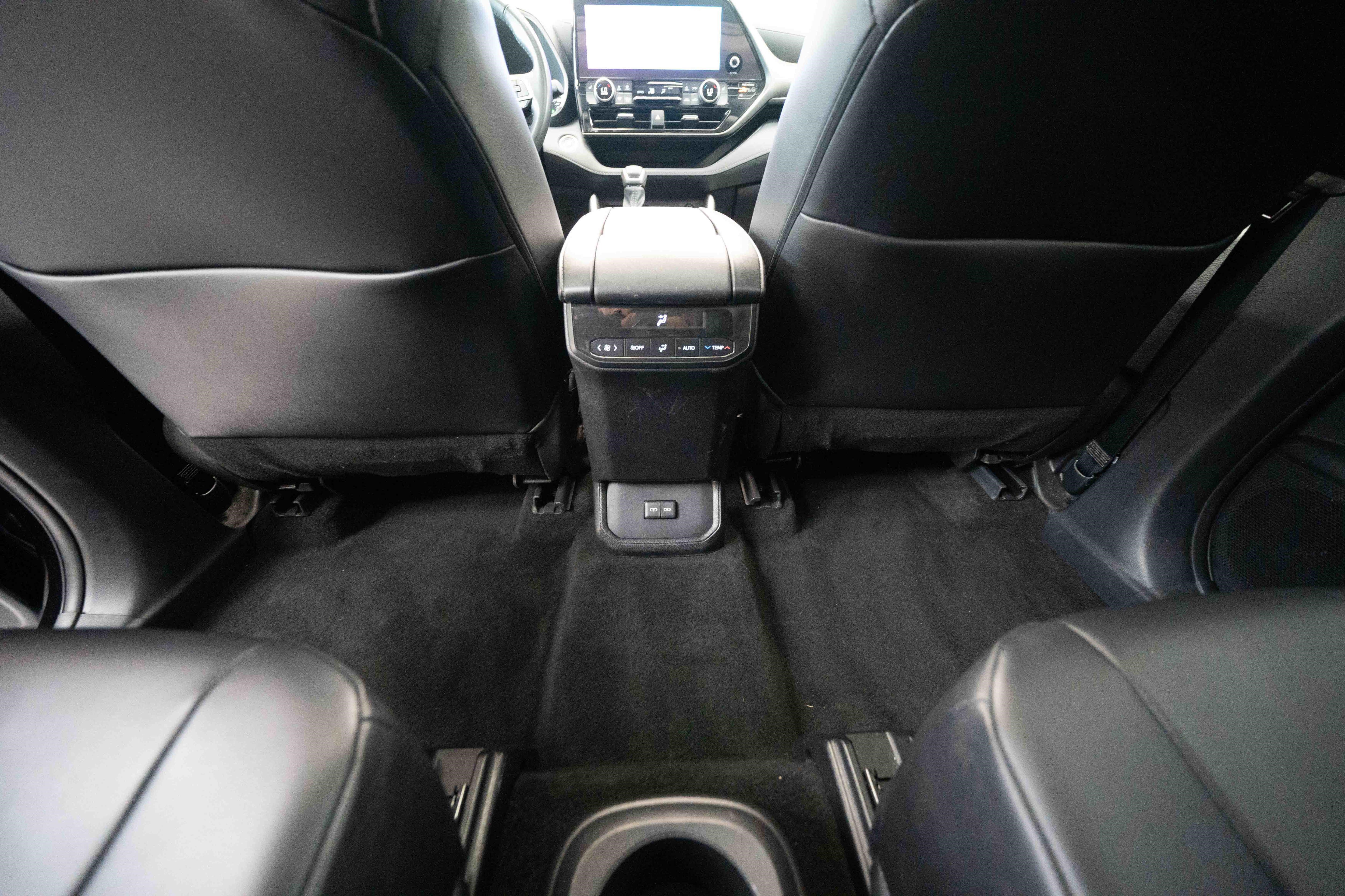 Used 2023 Toyota Highlander XLE AWD/4WD image 22