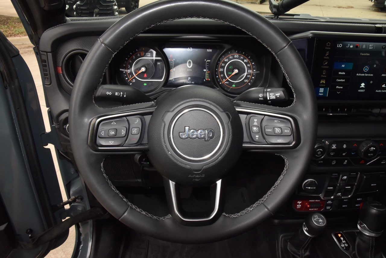 Used 2025 Jeep Gladiator Rubicon w/ Convenience Group AWD/4WD image 22