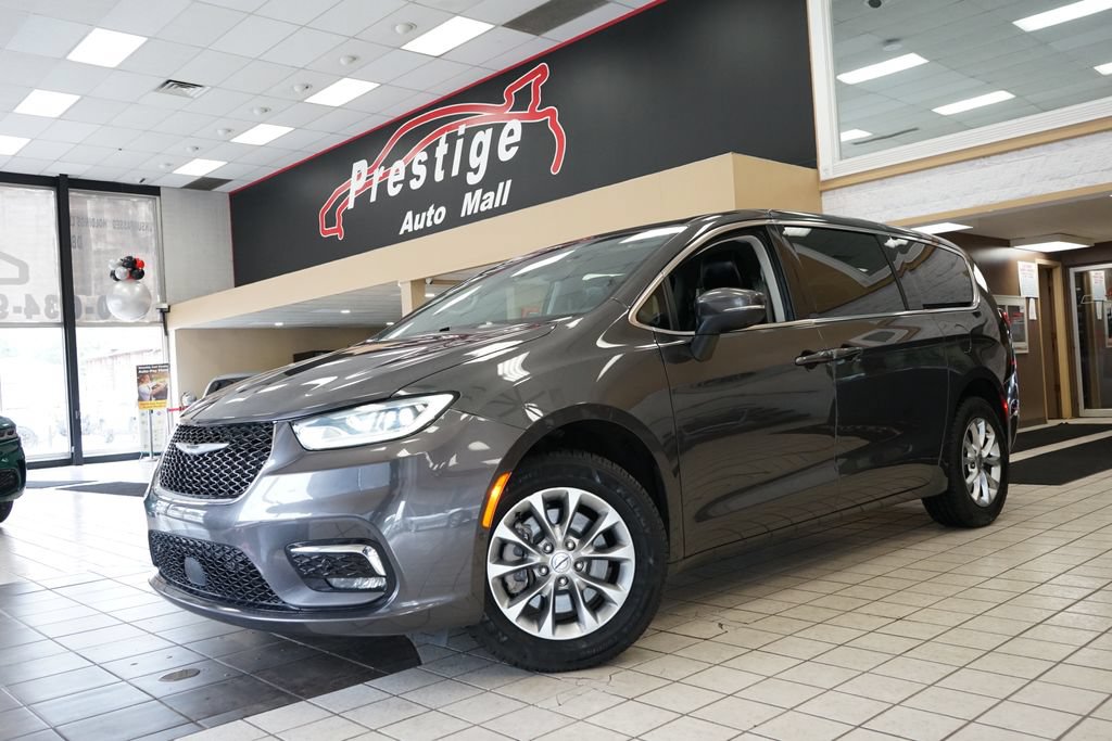 Used 2023 Chrysler Pacifica Touring-L AWD/4WD image 21