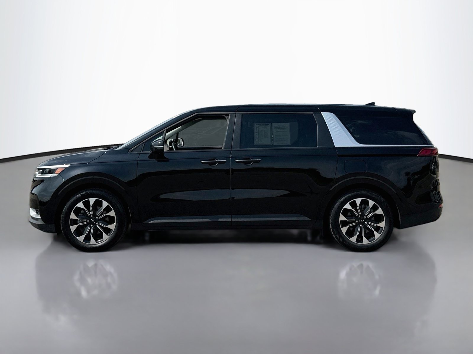 Used 2024 Kia Carnival EX FWD image 4