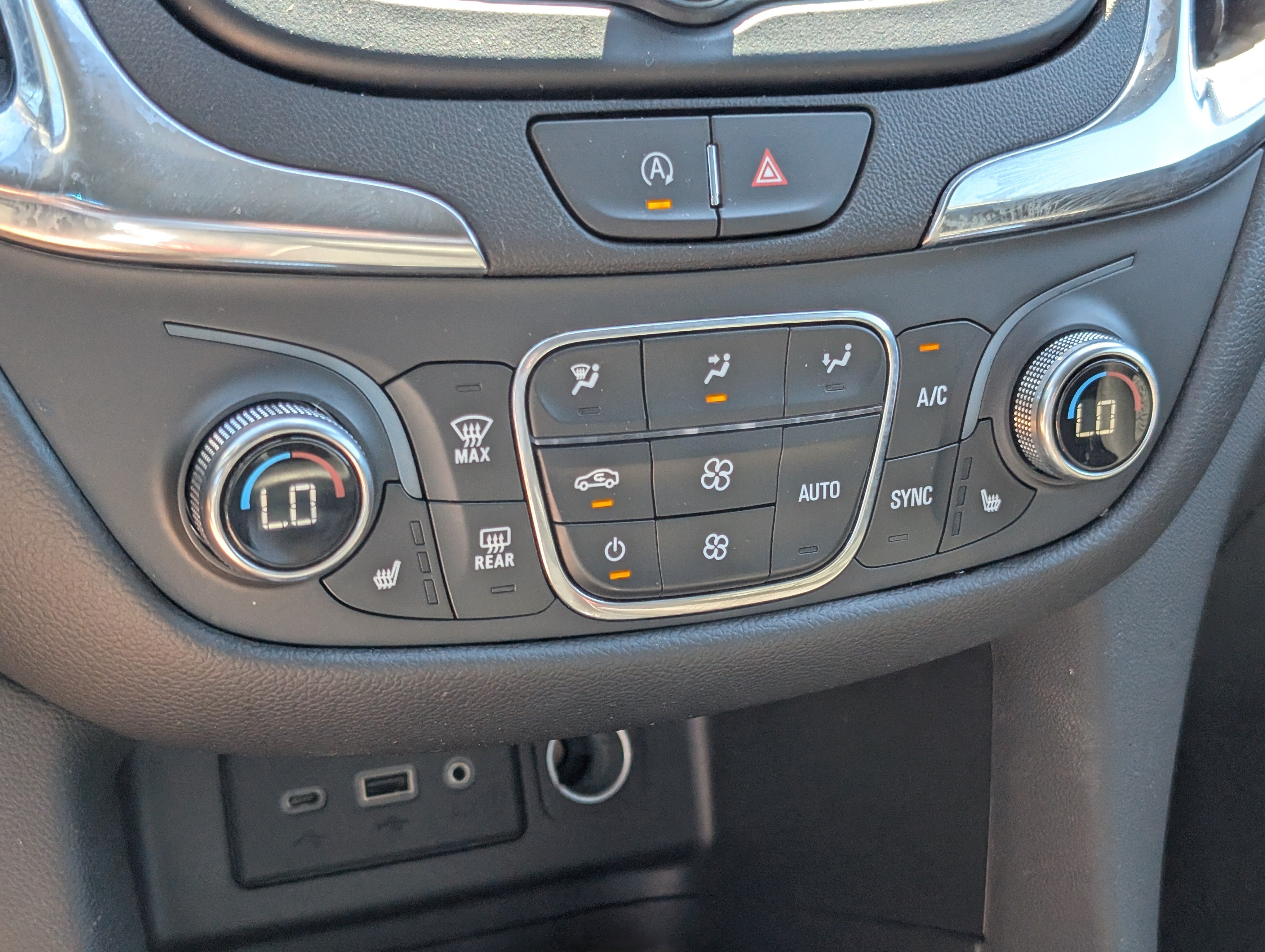 Used 2024 Chevrolet Equinox LT AWD/4WD image 24
