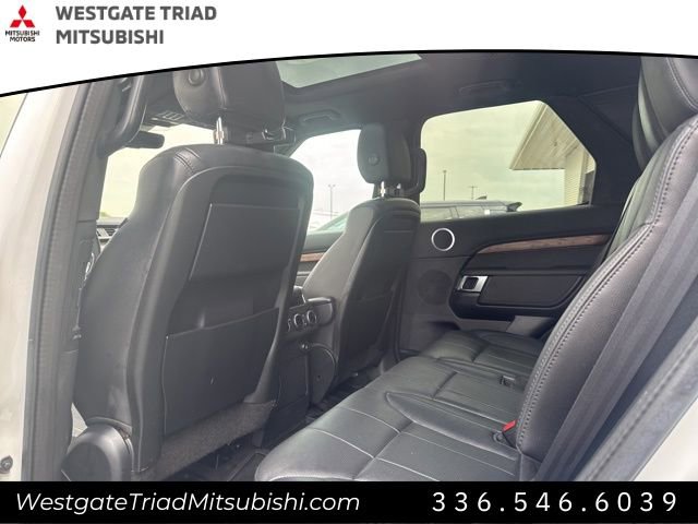 Used 2019 Land Rover Discovery HSE image 24