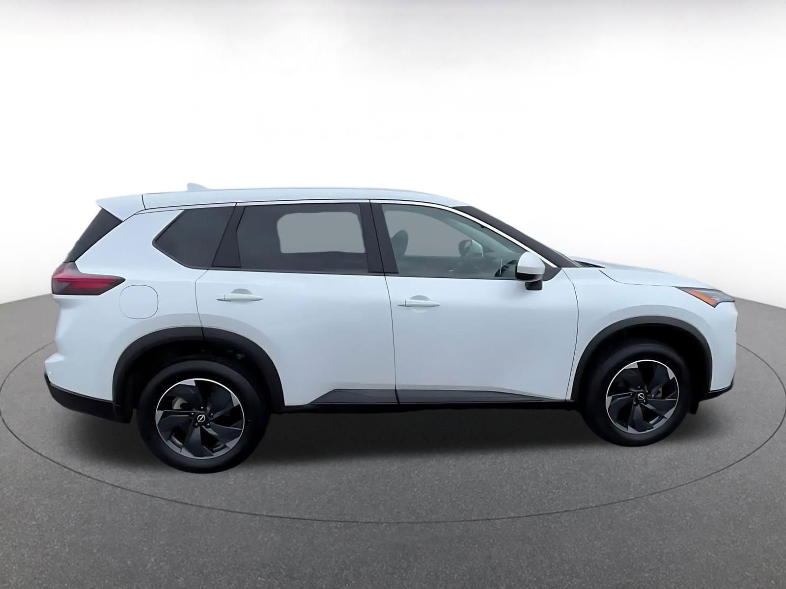 Used 2025 Nissan Rogue SV AWD/4WD image 16