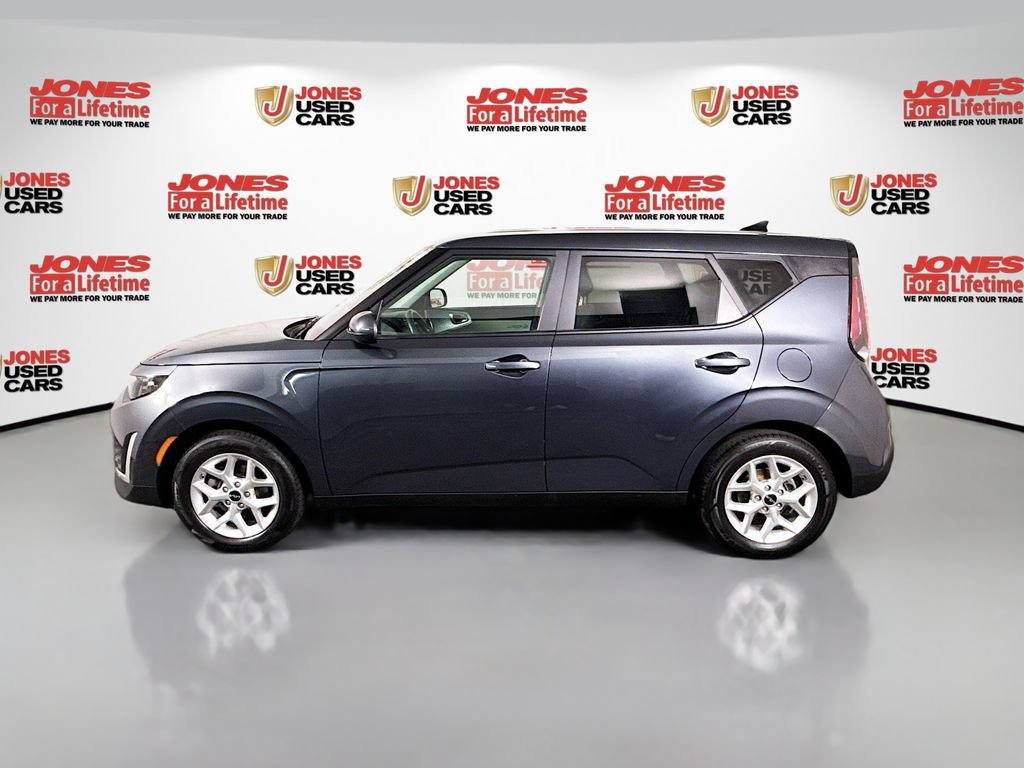 Used 2023 Kia Soul LX w/ LX Technology Package FWD image 12