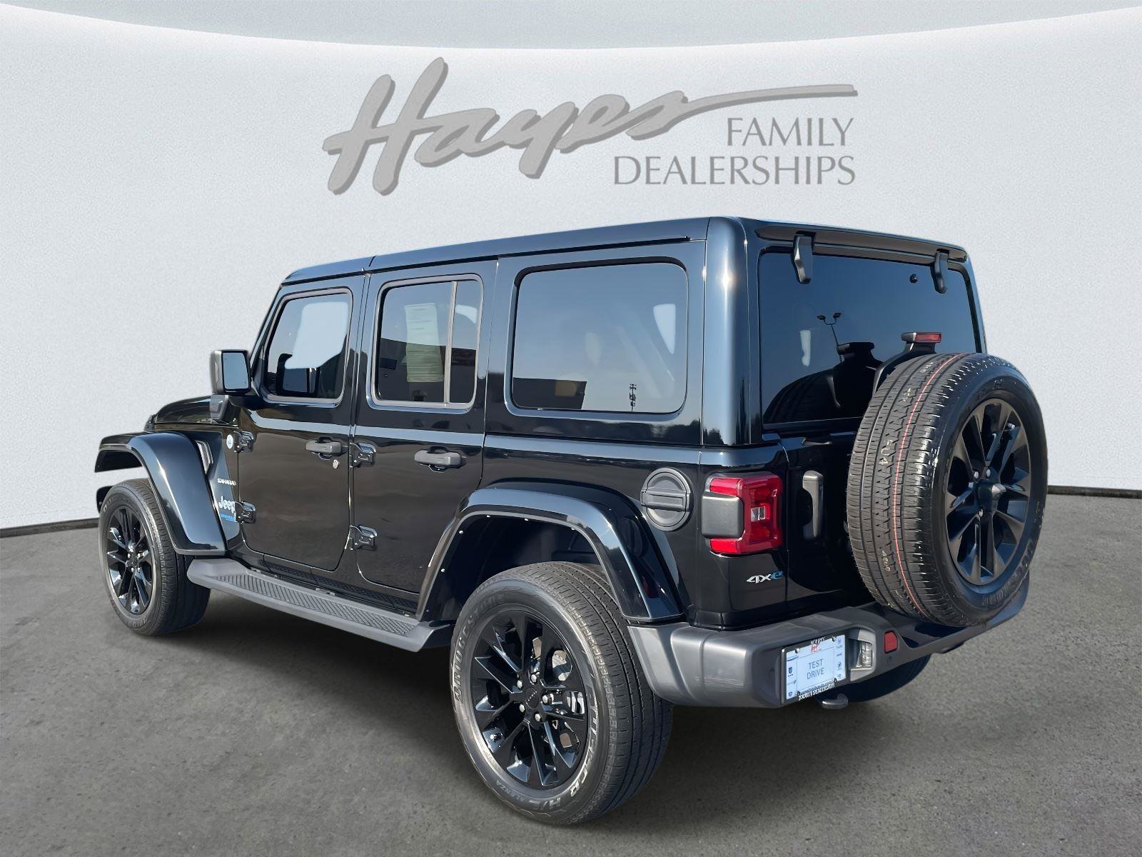 Used 2021 Jeep Wrangler Unlimited Sahara w/ Cold Weather Group image 34