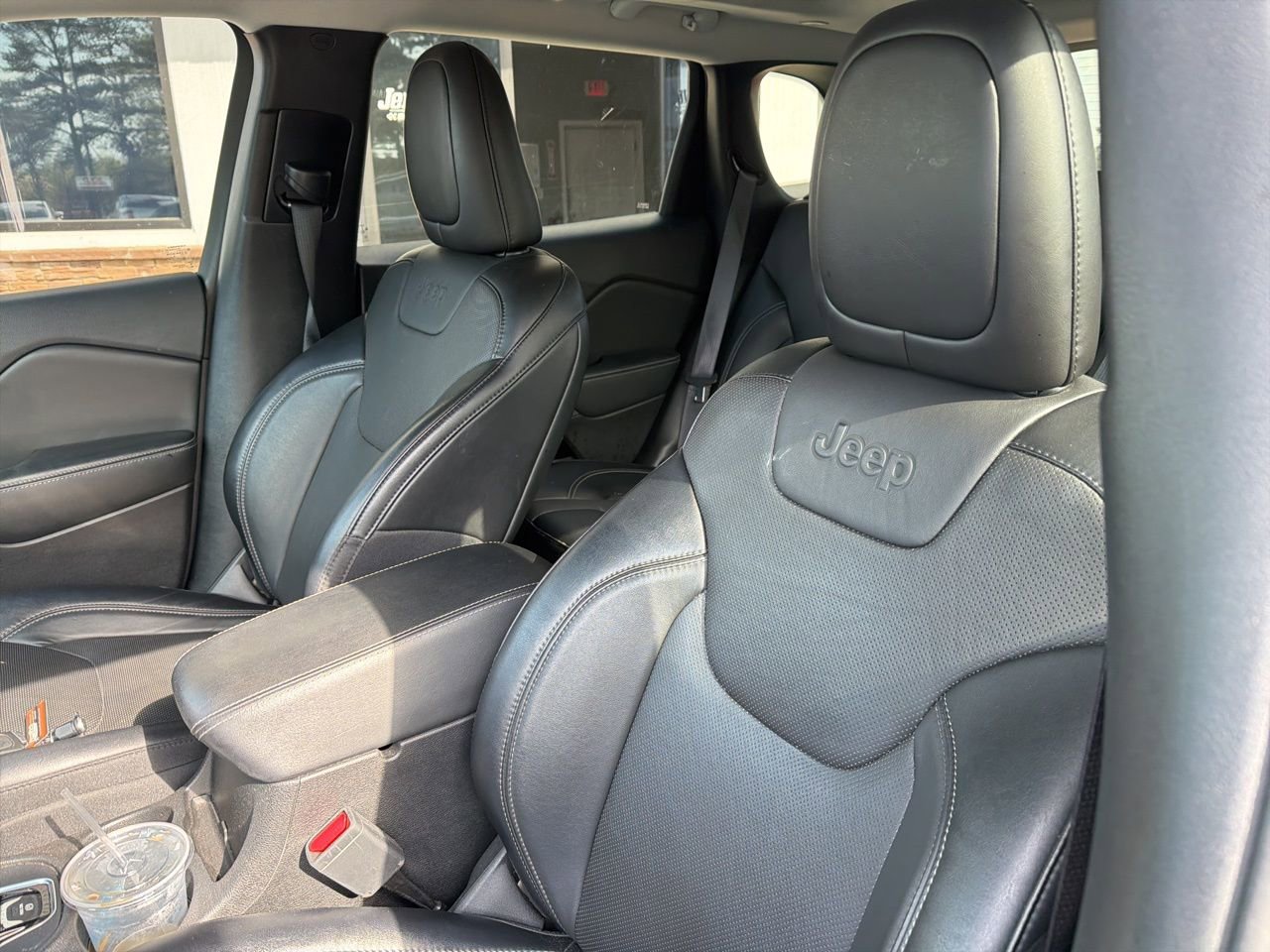 Used 2022 Jeep Cherokee Limited w/ Mopar Interior Package image 3