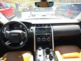 Used 2018 Land Rover Discovery HSE image 7